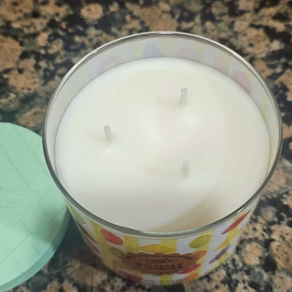 BBW Gummy Candies Exclusively Fragranced Soy Blend 3 Wick Candle - Picture 2 of 4